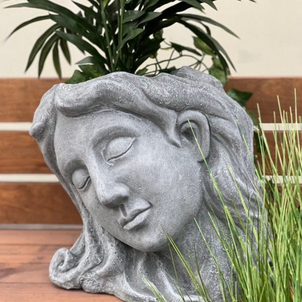 Pflanzgefäß in Form eines Frauenkopfes aus Steinguss zur Dekoration für Garten und Innenbereich
