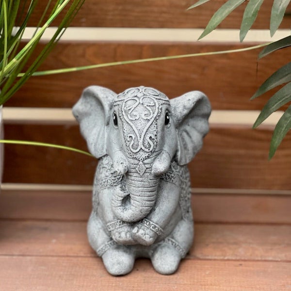 Dekorative Elefantenfigur aus Stein für den Garten