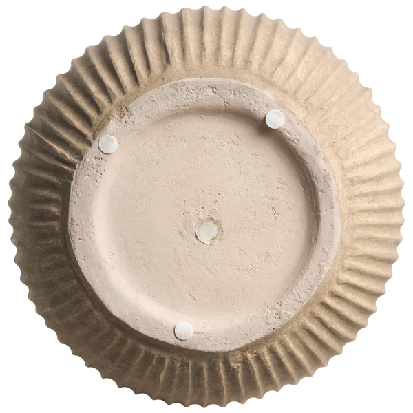 Unterseite eines Pflanzgefäßes mit Füßen