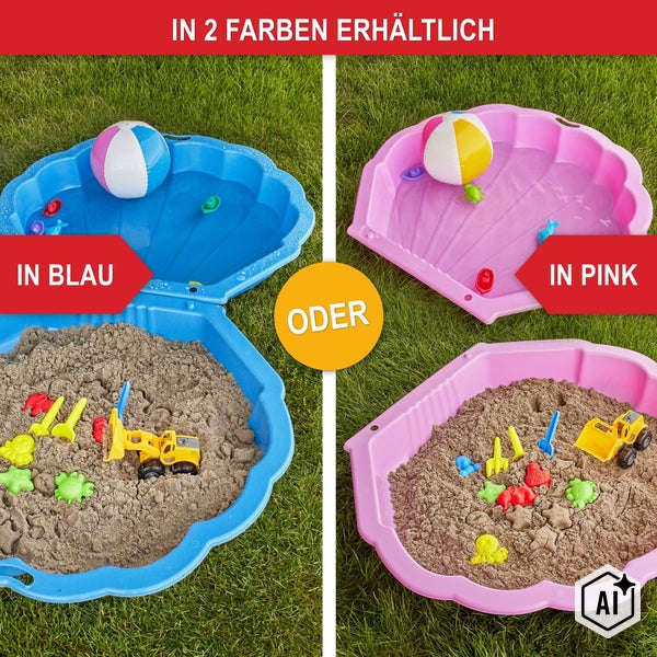 Sandkasten und Planschbecken in Muschelform, erhältlich in zwei Varianten mit Sandspielzeug auf einer Wiese.