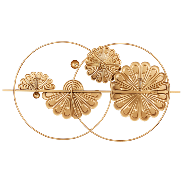 Goldene Wanddekoration mit floralen Motiven und Kreisen