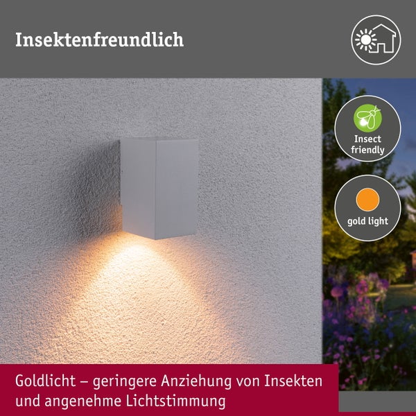 Moderne insektenfreundliche LED Wandleuchte für den Außenbereich mit warmem Goldlicht für eine angenehme Lichtstimmung an der Hausfassade.