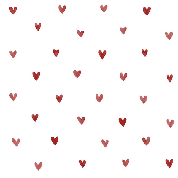 Szene mit einer Holzbank, einem Blumentopf mit Blumen und einer Gießkanne vor einer Haustür.