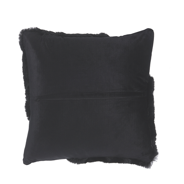Schwarzes Kissen mit Fellrand