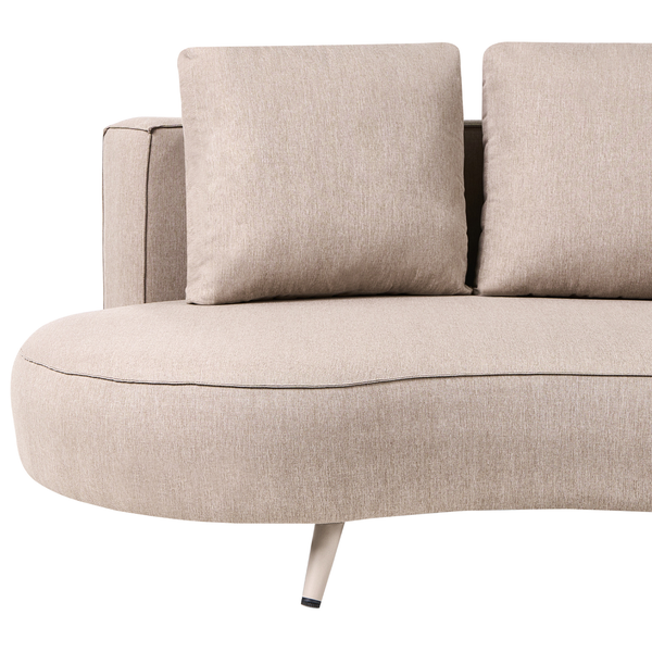 Detailansicht eines Sofas mit Stoffbezug und Kissen