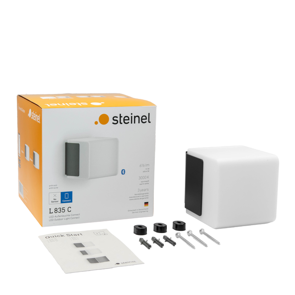 Steinel LED Außenleuchte L 835 C in einer Verpackung mit Montagezubehör und Bedienungsanleitung