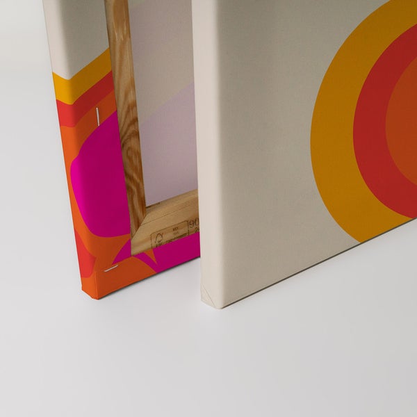 Detailansicht zweier Leinwandbilder mit abstrakten Formen und Holzrahmen