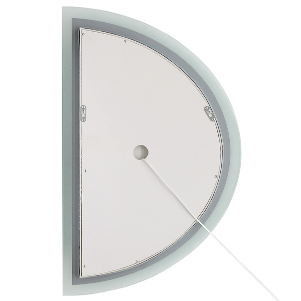 Modernes Badezimmer mit beleuchtetem Spiegel, Waschtisch und Armatur