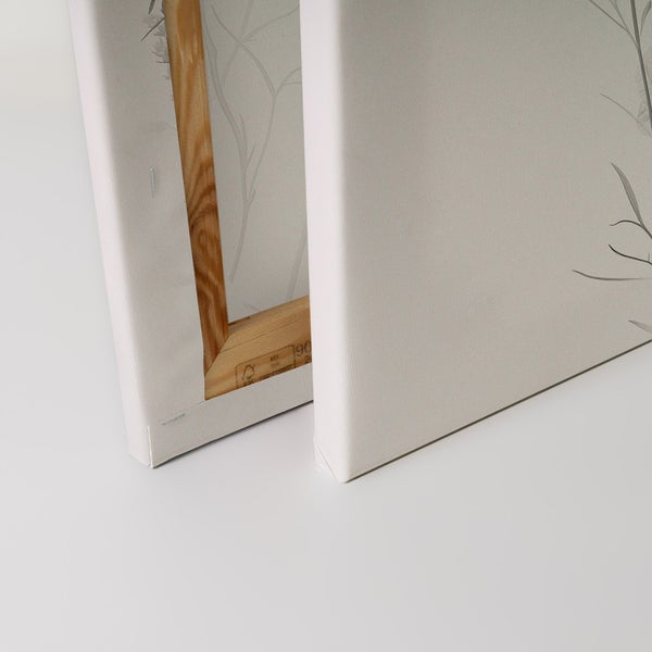 Detailansicht von zwei Leinwandbildern mit Holzrahmen