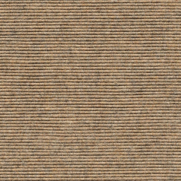 Gerippter Teppichboden in Braun mit gleichmäßiger Linienstruktur.