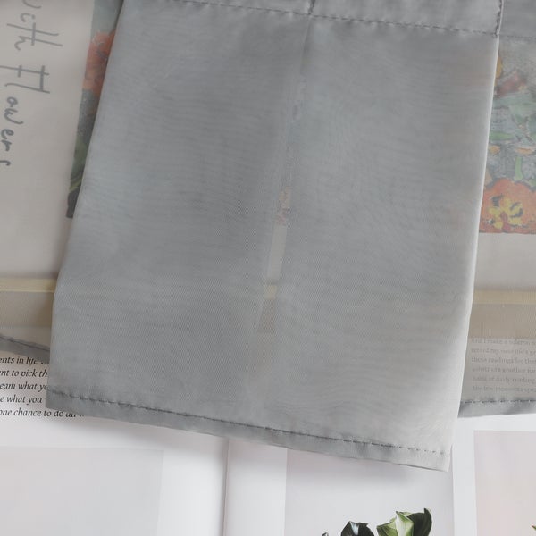 Grauer Gardinenschal aus Voile