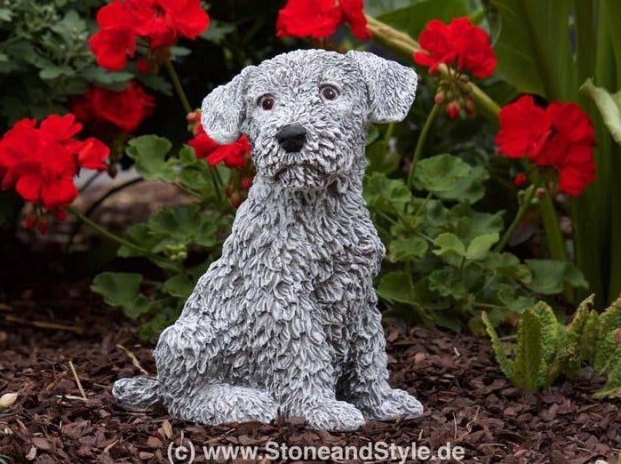 Steinfigur Hundewelpe aus wetterfestem Kunststein als Gartendeko
