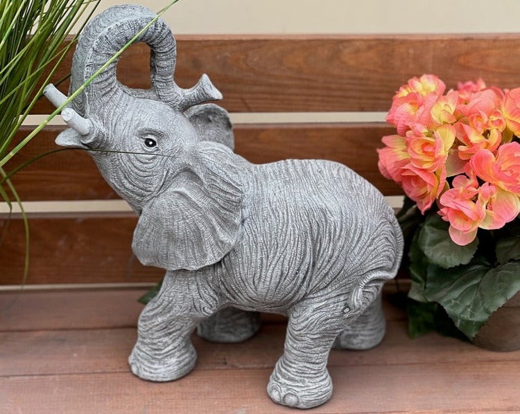 Dekorative Elefantenfigur aus Kunststein für den Garten
