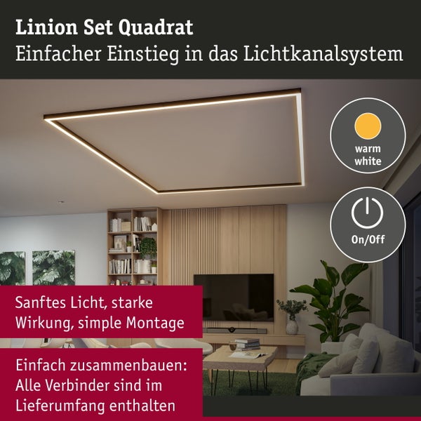 Linion Quadrat Lichtkanalsystem als quadratische Deckenleuchte mit warmweißem Licht in einem modernen Wohnzimmer.