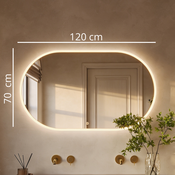 Ovaler Badezimmerspiegel mit LED Beleuchtung und Maßen von 120 mal 70 Zentimeter, montiert an einer Wand über einem Waschbecken.