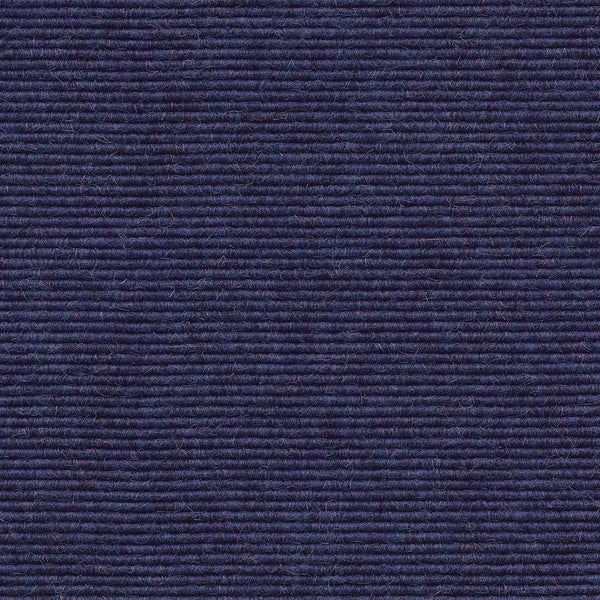 Dunkelblauer Nadelfilz-Teppichboden mit feiner Rippenstruktur.