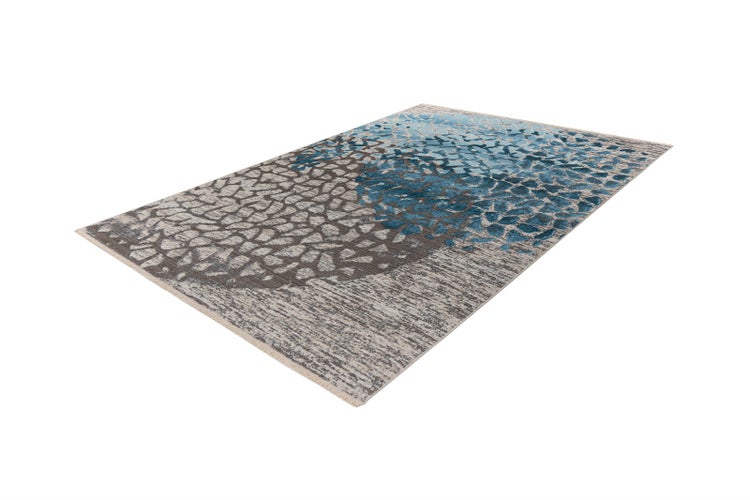 Rechteckiger Teppich mit abstraktem Mosaikmuster in Blau und Grau.