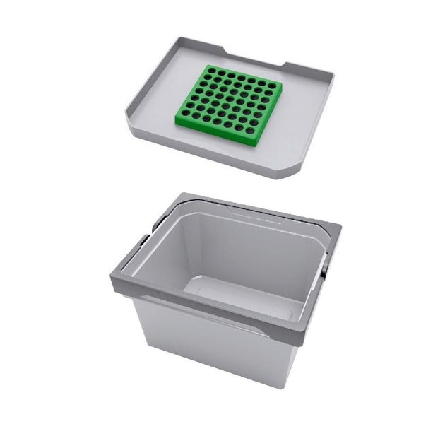 Graue Kunststoff-Aufbewahrungsbox mit Deckel und grünem, gelochtem Einsatz.