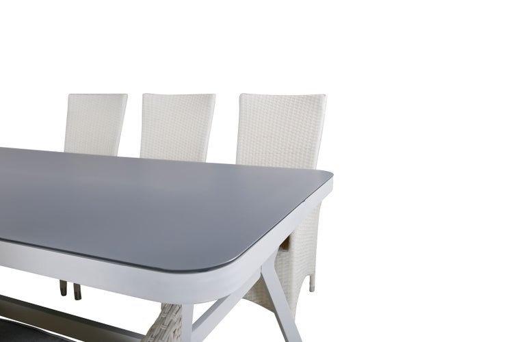 Gartentisch mit Stühlen aus Rattan