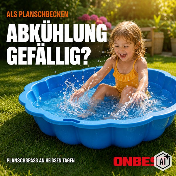 Ein Kind spielt in einem blumenförmigen Kunststoffplanschbecken im Garten und sorgt für Wasserspritzer.