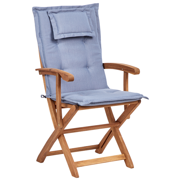 Gartensessel aus Holz mit blauer Polsterauflage