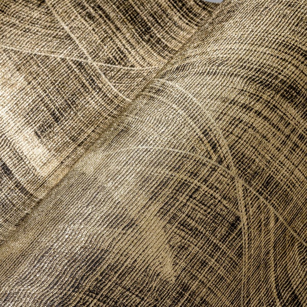 Grillwagen mit Grill, Fleisch, Gemüse und Getränken im Garten