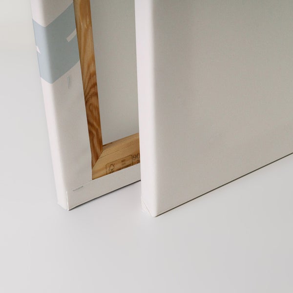 Leere Leinwand auf Keilrahmen, geeignet für individuelle Kunstprojekte