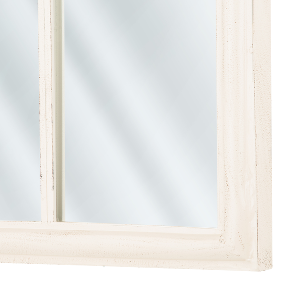 Detailansicht eines Spiegels mit hellem Holzrahmen