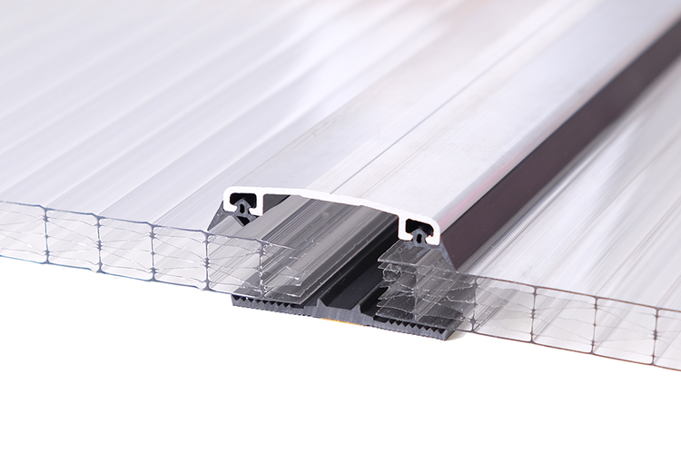 Polycarbonatplatte mit Verbindungsprofil
