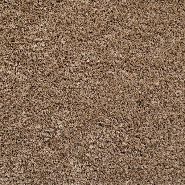 Beiger Hochflor-Teppichboden aus Kunstfaser.
