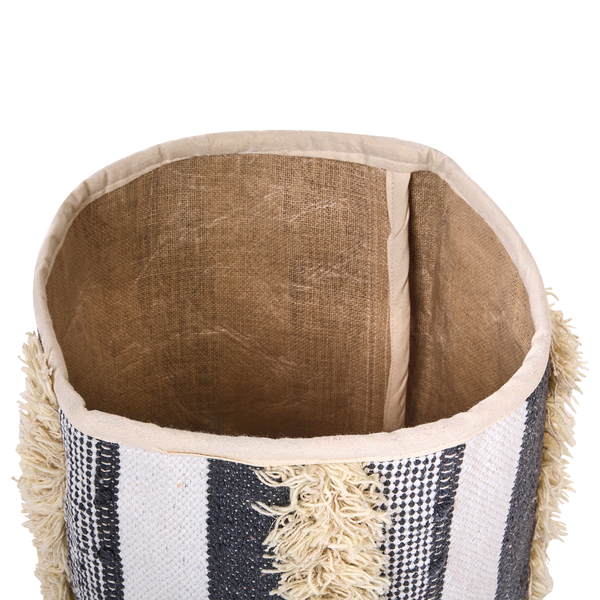 Dekorativer Korb mit Fransen