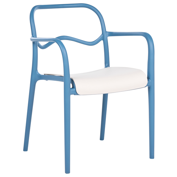 Blauer Sessel mit weißer Sitzfläche für den Außenbereich