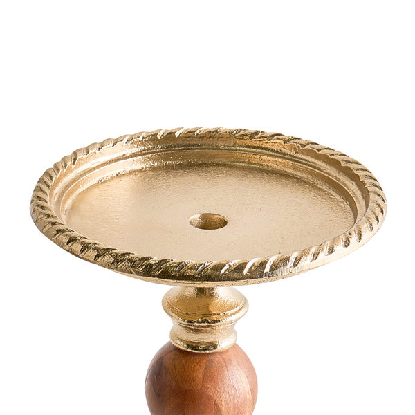 Dekorationsobjekt mit Holzfuß und goldfarbener Metallplatte