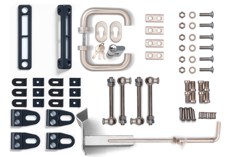 Verschiedene Türbeschläge und Zubehörteile für Türen, darunter Türgriffe, Schlösser, Schrauben und andere Montageelemente