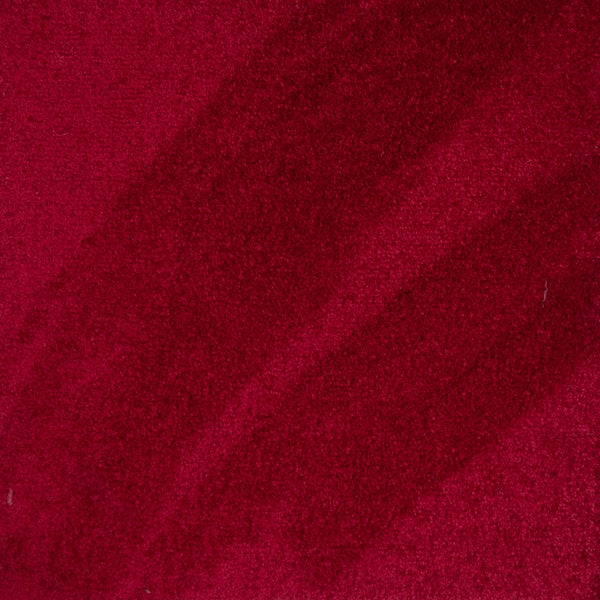 Teppichboden Meterware in Rot, textile Oberfläche mit weicher Struktur.