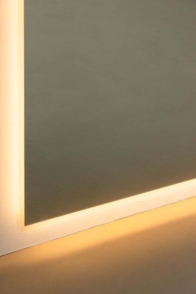 Skeppsvik Spiegel mit Licht Silberfarben. 100 X 4 X 210 cm