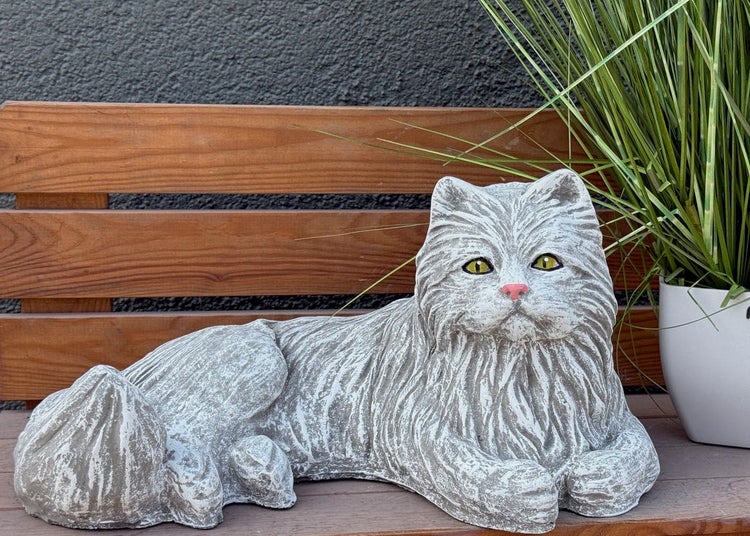 Dekorative Katzenfigur aus Stein für den Garten