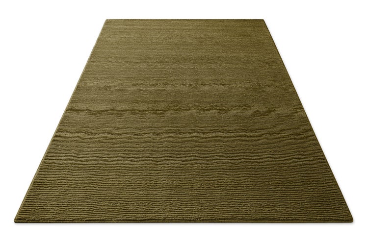 Detailaufnahme einer grünen Badematte mit Rippenstruktur und rutschhemmender Unterseite auf Holzboden.