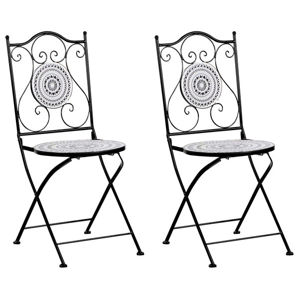 Zwei Gartenstühle mit Mosaikmuster
