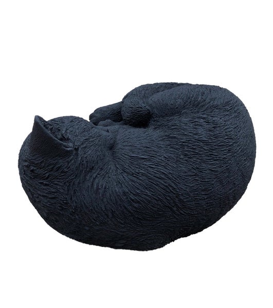 Dekorative Gartenfigur in Form einer schlafenden Katze aus wetterfestem Material für die Außen- und Innendekoration.