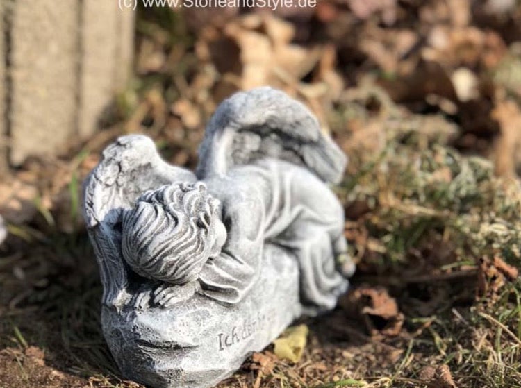 Grabschmuck Engel Figur aus Steinguss mit Inschrift Ich denke an dich als Dekoration für den Garten oder als Grabdekoration
