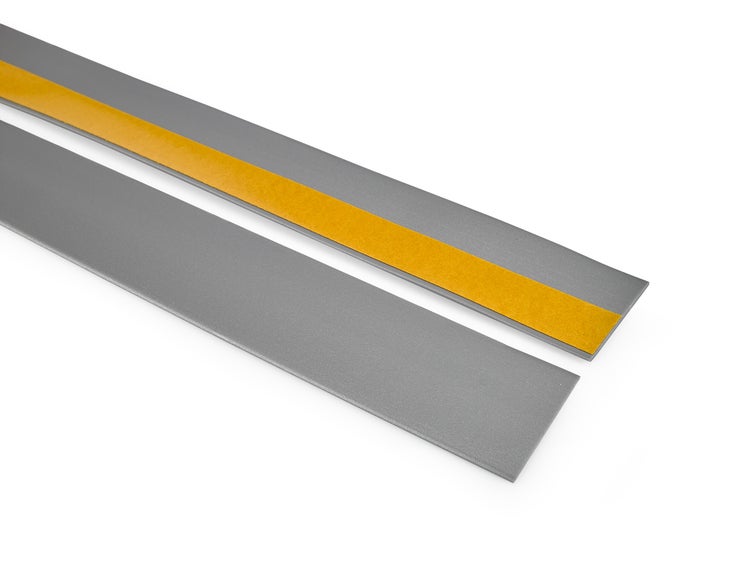 Bodenprofil aus Kunststoff mit Klebestreifen