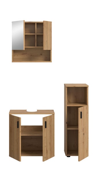 Badezimmermöbel-Set in Holzoptik mit Lamellendesign, bestehend aus Spiegelschrank, Waschbeckenunterschrank und Hochschrank.