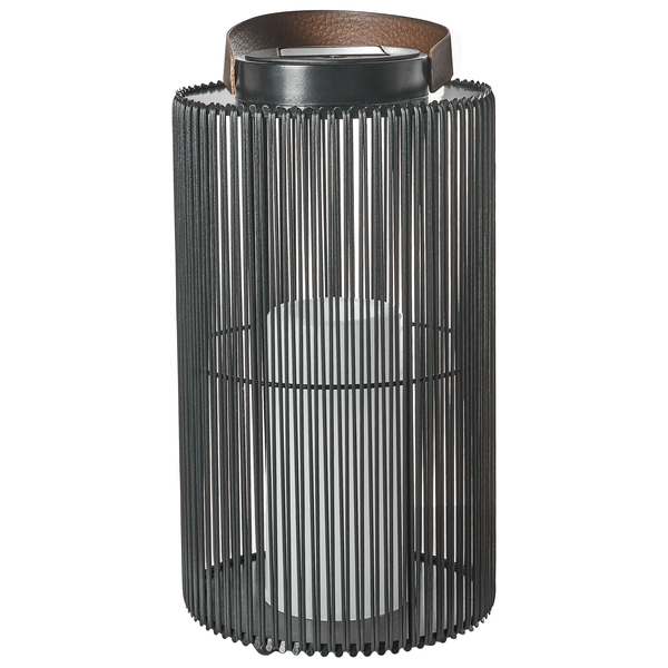 Schwarze Solar-Laterne in Zylinderform aus Metallstreben mit integrierter LED-Kerze und braunem Tragegriff.