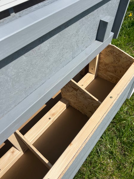Hühnerstall Mitte EZ Chicken Home  1,68m²  127 x 133 x 158 cm Grau hergestellt in EU