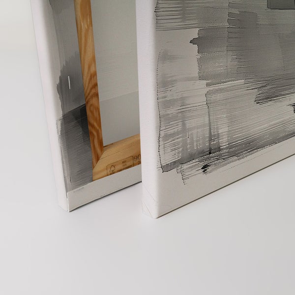 Nahaufnahme zweier Leinwandbilder mit abstraktem Design und Holzrahmen