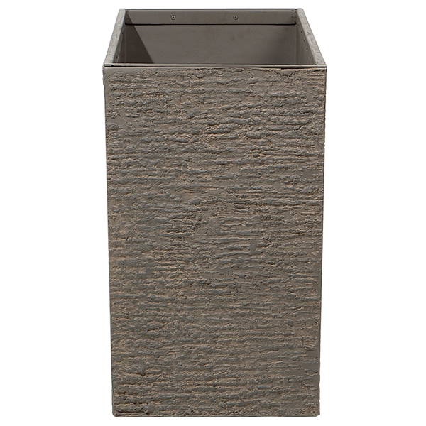 Zwei rechteckige Pflanzkästen aus Kunststoff im Außenbereich