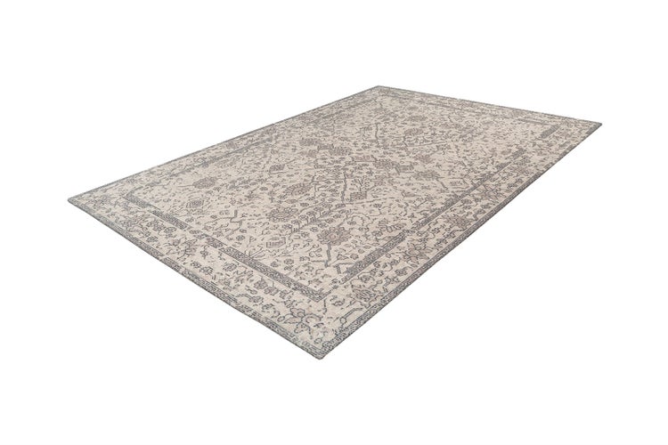 Rechteckiger Teppich mit orientalischem Muster, floralen Ornamenten und umlaufender Bordüre im Vintage-Design.