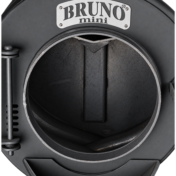 Geöffnete Tür eines Bruno Mini Kaminofens mit Metallgehäuse und Markenemblem.