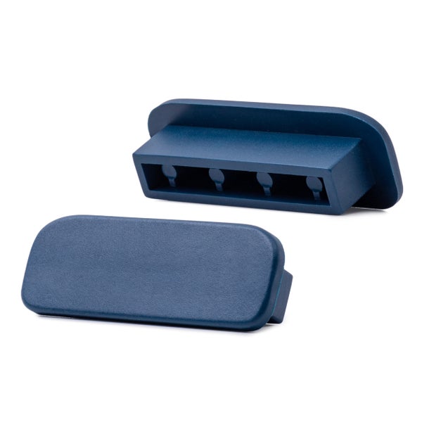 Zwei blaue Abdeckkappen